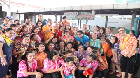 กิจกรรมรดน้ำขอพร ผู้อำนวยการโรงพยาบาล