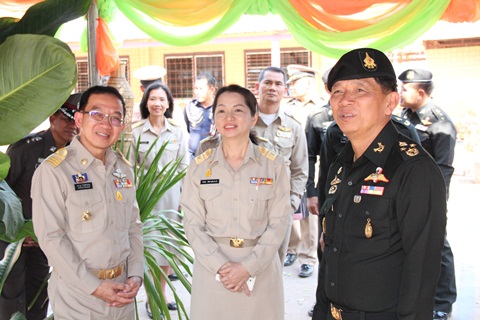 ท่านพลเอกวิเชียร ศิริสุนทร รองผู้บัญชาการทหารสูงสุด ได้เดินทางมาตรวจเยี่ยมการดำเนินงานบำบัดรักษาและฟื้นฟูสมรรถภาพผู้ติดยาเสพติด ณ ที่ตั้งหน่วยพัฒนาการเคลื่อนที่ 55