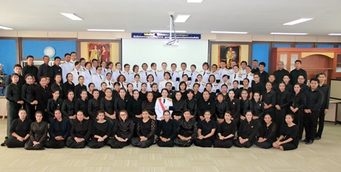 พิธีถวายดอกไม้จันทน์ ในงานพระราชพิธีถวายพระเพลิงพระบรมศพ พระบาทสมเด็จพระปรมินทรมหาภูมิพลอดุลยเดช บรมนาถบพิตร