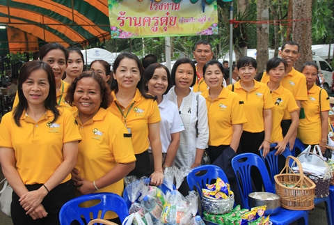 ทำบุญตักบาตรและทำโรงทานในวันคลายวันเกิดหลวงพ่อสายทอง เตชะธัมโม ประจำปี 2560