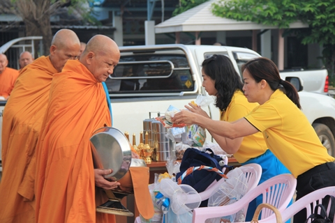 ทำบุญตักบาตร เนื่องในวันขึ้นปีใหม่ 2561