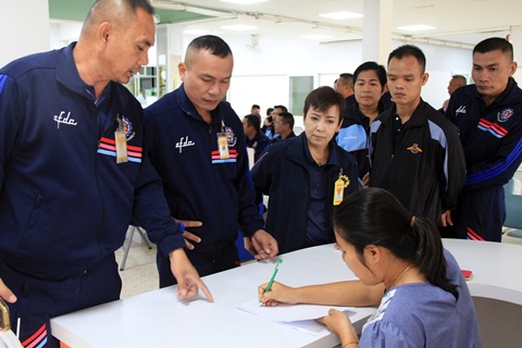 ตรวจสุขภาพประจำปี เจ้าหน้าที่หน่วยพัฒนาเคลื่อนที่ 55