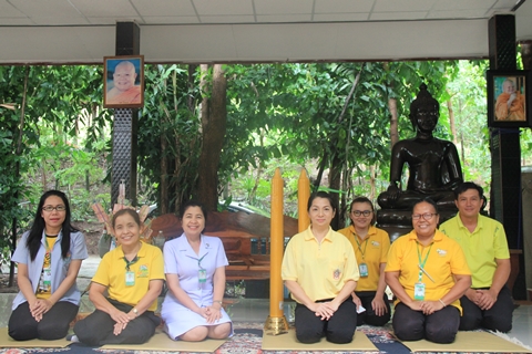 เจ้าหน้าที่โรงพยาบาลเกษตรสมบูรณ์ร่วมกันถวายเทียนพรรษา