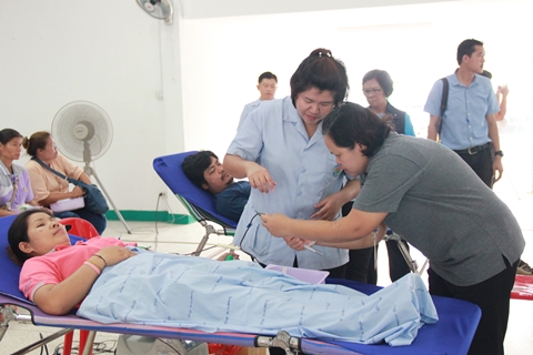 บริจาคโลหิต ดวงตา และอวัยวะ ประจำเดือนสิงหาคม 2561 และออกเยี่ยมให้กำลังใจประชาชนชาวเกษตรสมบูรณ์ โดยนายกเหล่ากาชาดจังหวัดชัยภูมิ