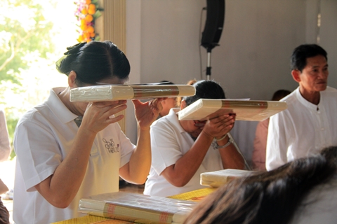 ร่วมทอดกฐิน วัดบ่อทองคำวราราม