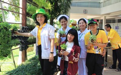 กิจกรรมจิตอาสาปลูกไม้ดอกไม้ประดับ บริเวณลานหน้าอาคารผู้ป่วยนอก และบริเวณหน้าโรงพยาบาลเกษตรสมบูรณ์