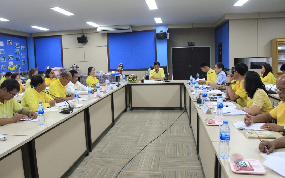 ประชุมวางแผนการดำเนินงานในการป้องกันโรคไข้เลือดออก โดยได้รับเกียรติจาก นายณัฐวุฒิ ถุนนอก นายอำเภอเกษตรสมบูรณ์ ณ ห้องประชุมลำน้ำพรม โรงพยาบาลเกษตรสมบูรณ์