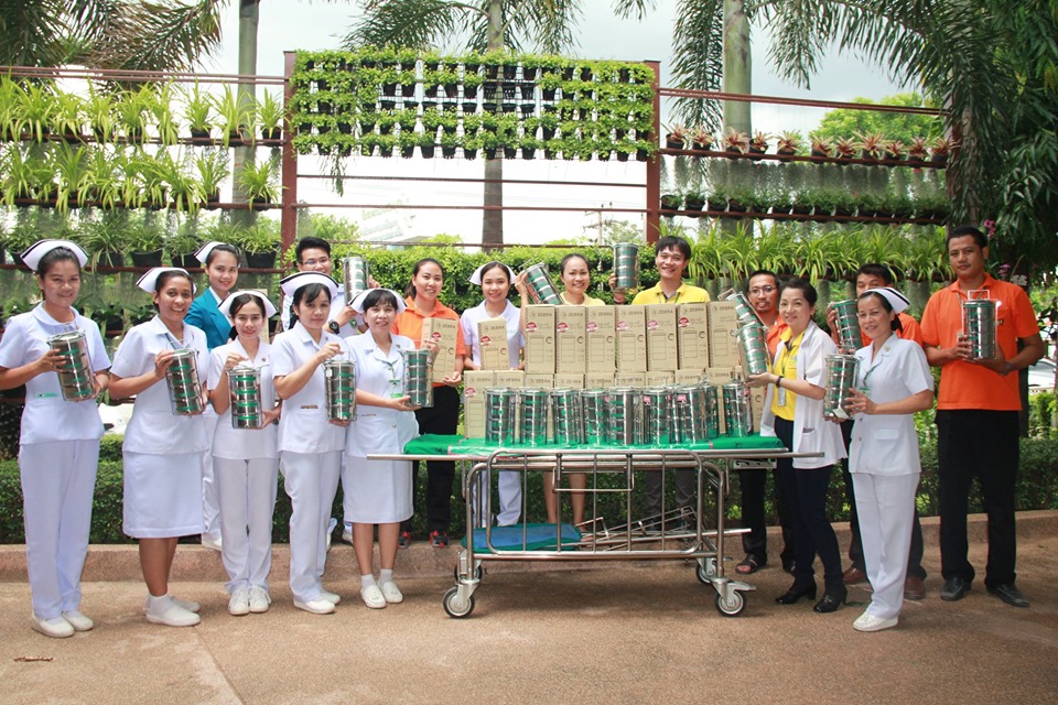 กิจกรรมมอบกล่องข้าวปิ่นโต สำหรับใส่อาหารให้หน่วยงานต่างๆ เพื่อเป็นการงดการใช้กล่องโฟมใส่อาหาร และนำกล่องข้าวปิ่นโตมาใส่อาหารแทน