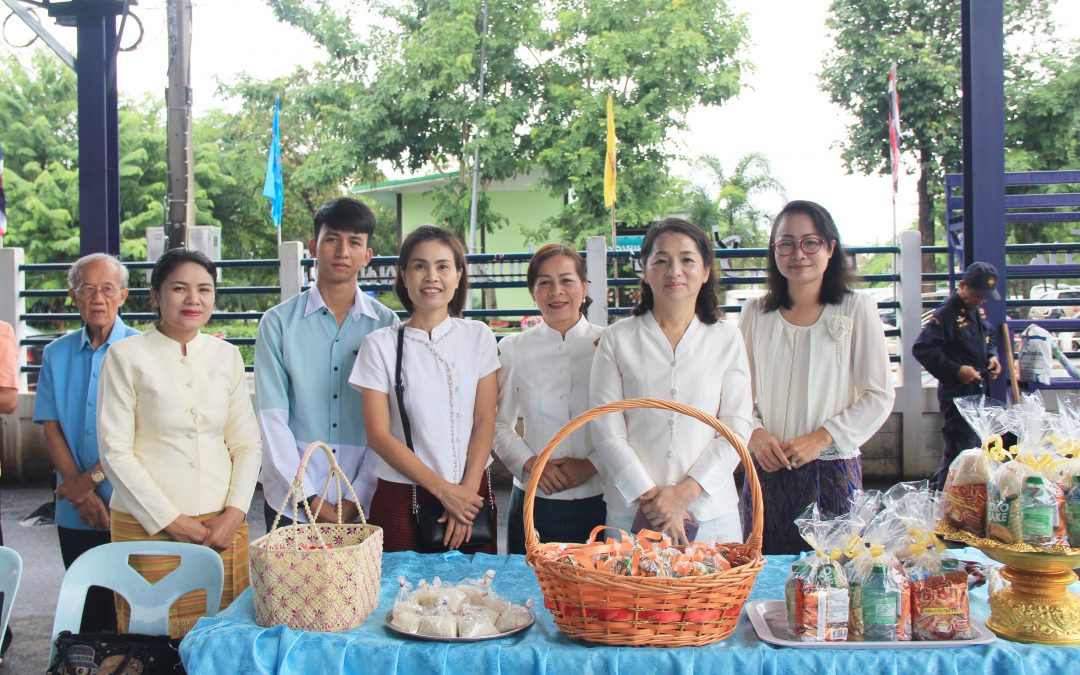 ร่วมทำบุญตักบาตรอาหารแห้ง, ร่วมทำโรงทาน และทอดผ้าป่าสามัคคี เพื่อสมทบทุนปรับปรุงหอประชุมอำเภอเกษตรสมบูรณ์