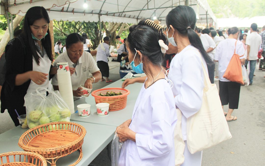 ทำบุญตักบาตรและทำโรงทานในวันคลายวันเกิดหลวงพ่อกัณหา สุขกาโม ปี 2563