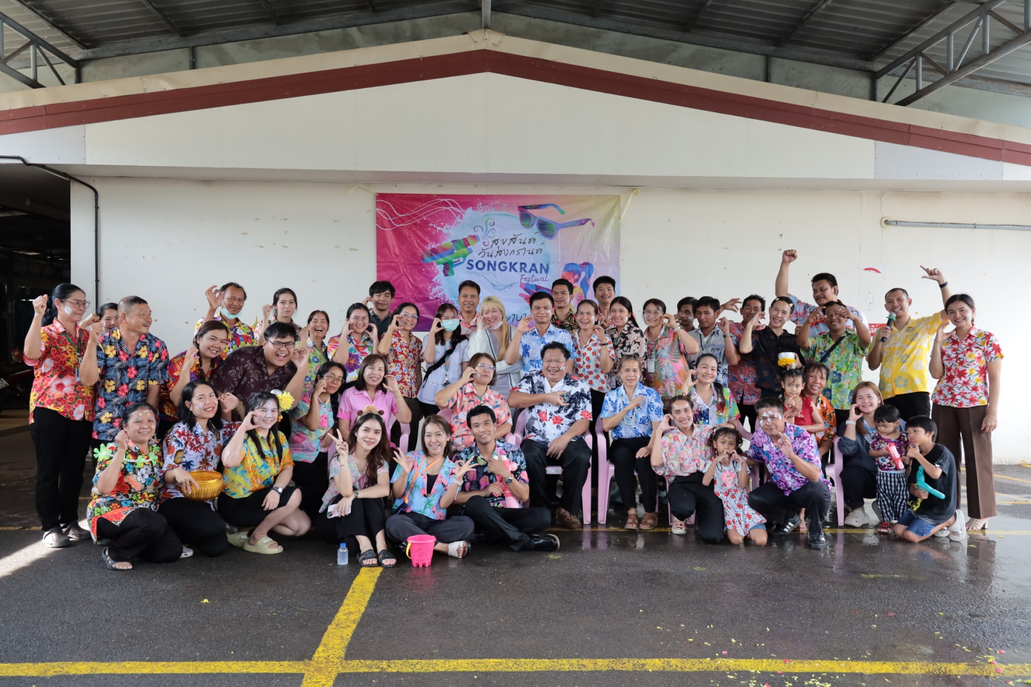 11 เมษายน 2568 กิจกรรมรดน้ำขอพรผู้อำนวยการ