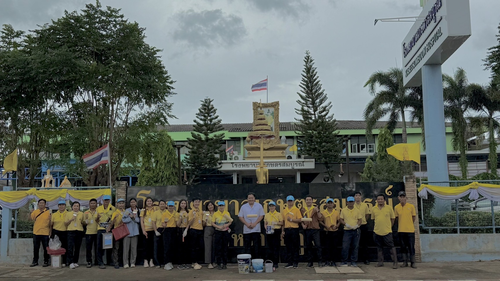 กิจกรรมจิตอาสา ทาสีรั้วกำแพงโรงพยาบาล